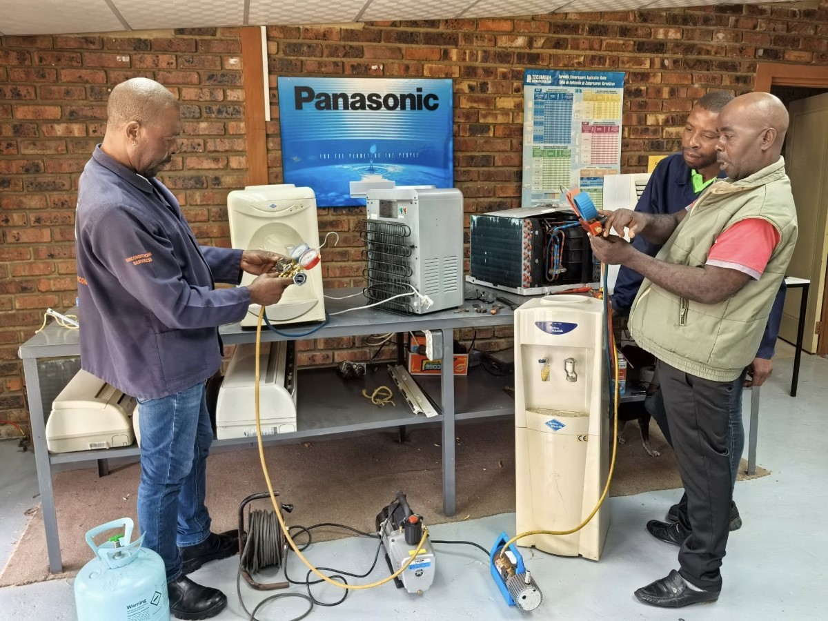 Students working through the Fridge Repair Course Students working through the Fridge Repair Course